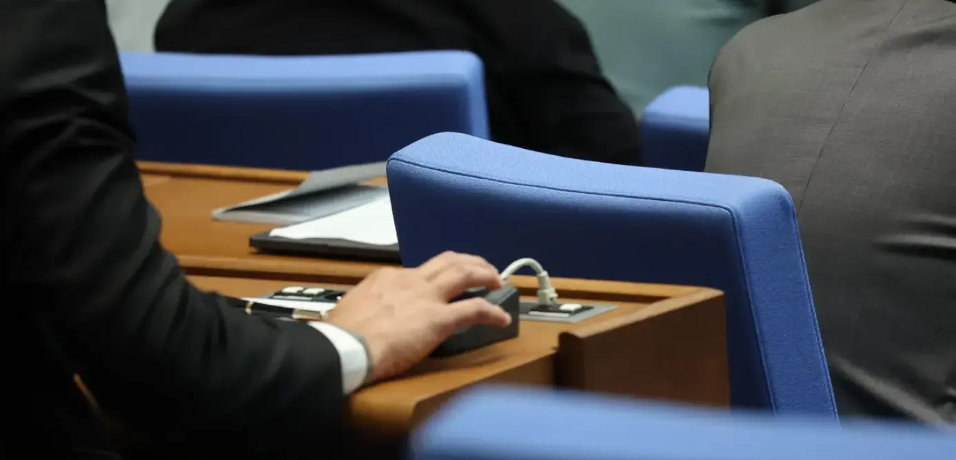 Натоварена пленарна седмица: Депутатите избират подуправител на НЗОК и изслушват вътрешния министър