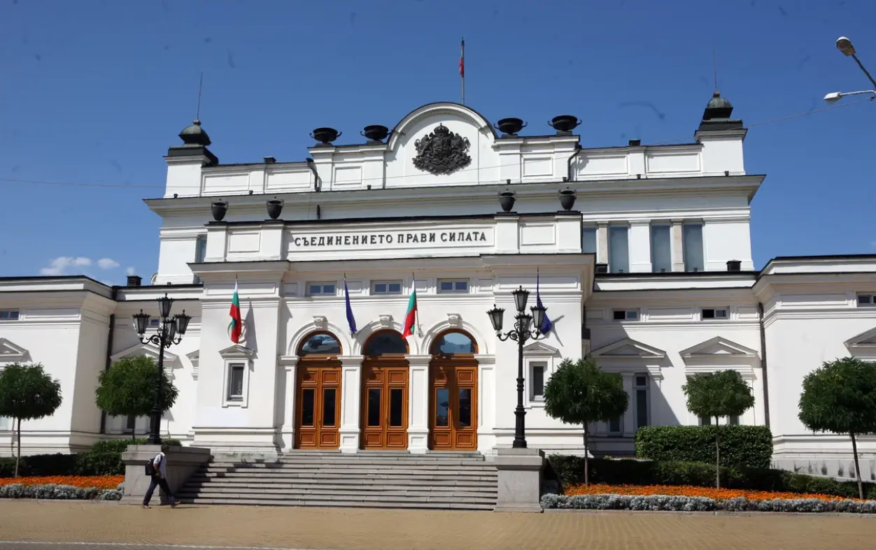 Спор в парламента за майчинството при връщане на работа през втората година