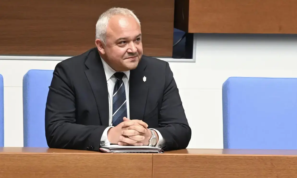Демерджиев: Пеевски е летял 227 пъти от София за осем години, ДПС обвини министъра в манипулации