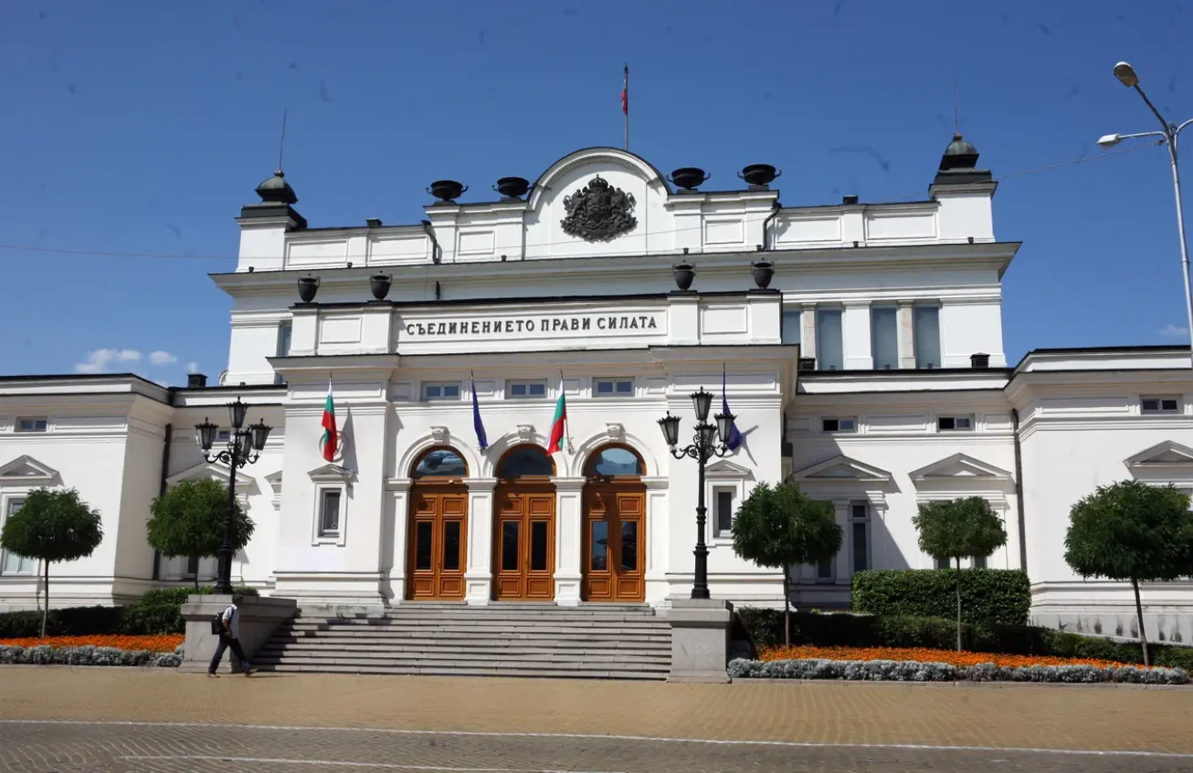Правната комисия обсъжда преминаване към изцяло машинно гласуване
