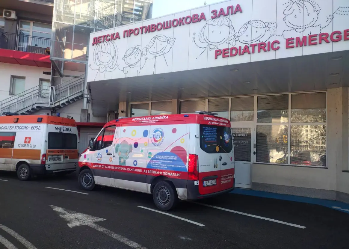 Дете на година и половина е с опасност за живота, след като бус потегли без водач в Бургаско