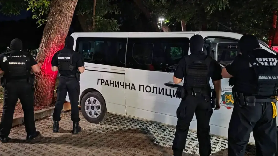 Разбиха схема за измами с коли под наем, 10 души са задържани
