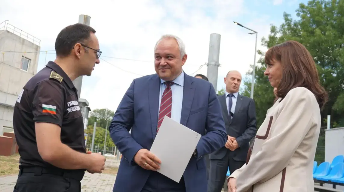 Представиха нова противопожарна техника; Демерджиев: По-готови сме от миналата година