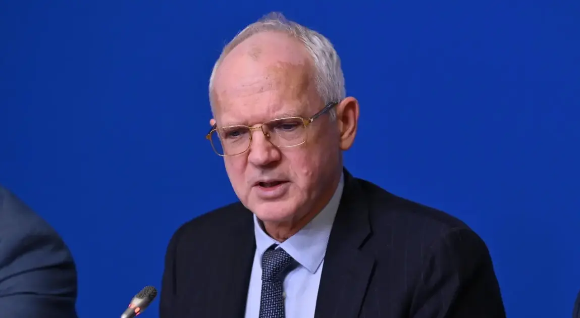 Велев: Един служител в МВР струва средно 3589 евро месечно
