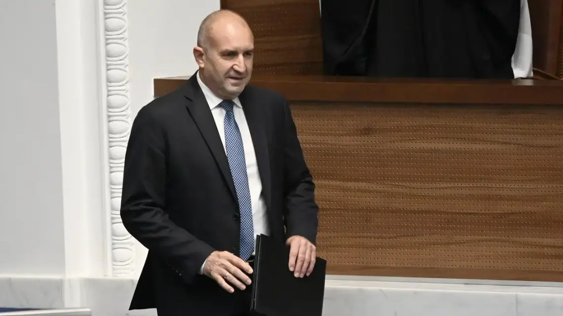 Премиерът Радев и 12 министри отговарят на депутатски въпроси в парламента