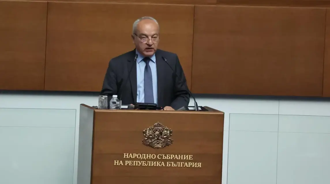 Гълъб Донев: Няма да увеличаваме данъците, дефицит под 3% е възможен през 2028 г.