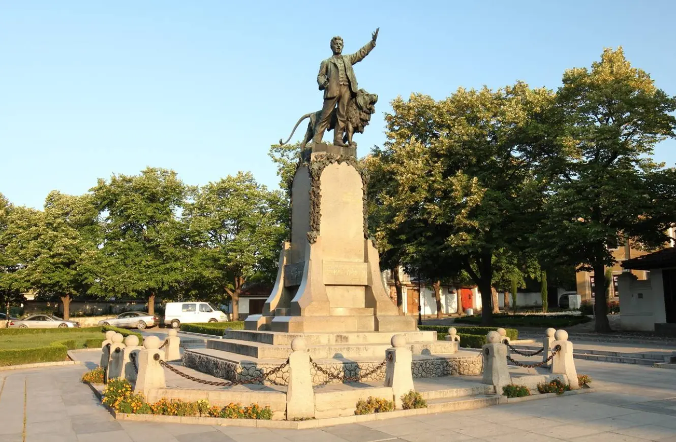 България се поклони пред Левски: 189 години от рождението на Апостола на свободата