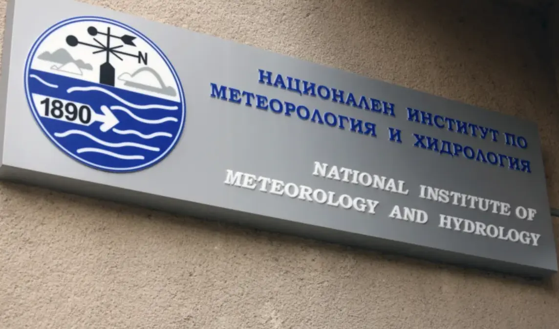 Вятър, превалявания и гръмотевици преди ново затопляне до 35 градуса