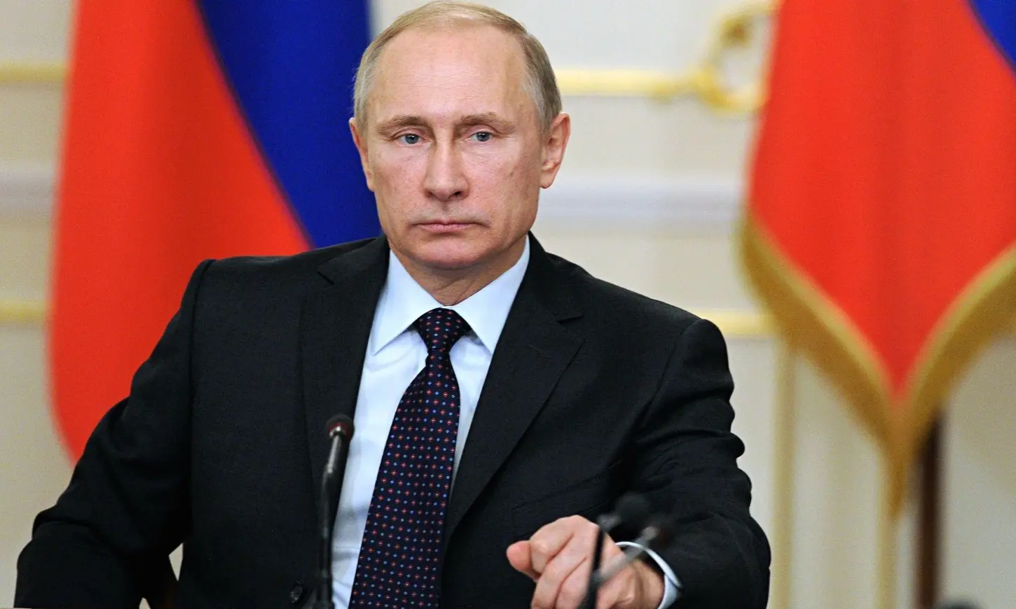Путин разгледа модернизирания Як-130М, предназначен и за борба с дронове