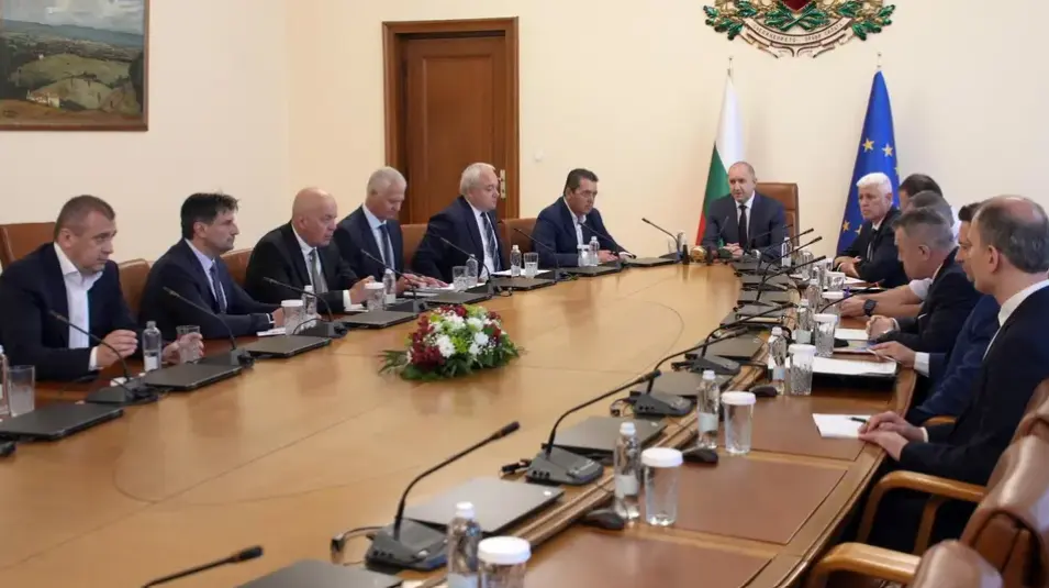 Премиерът Радев свика службите: Няма пряка заплаха за България