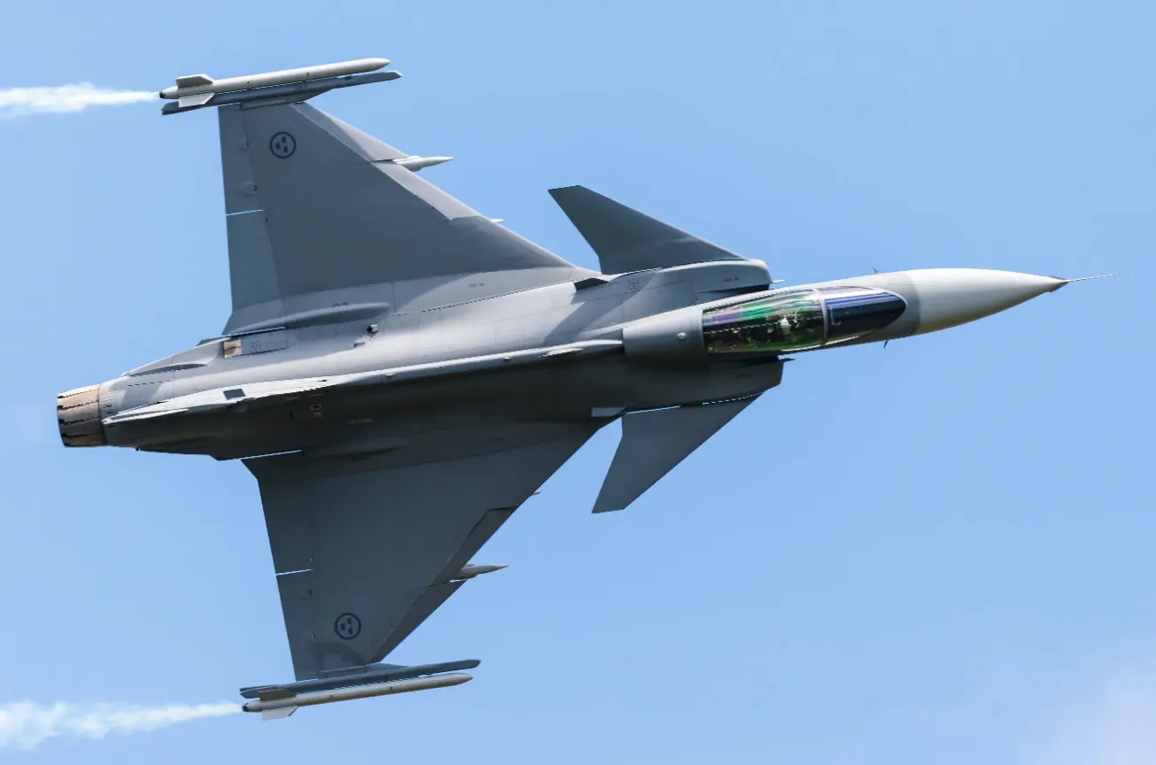 Заради забавянето на F-16: България проучва употребявани изтребители Gripen