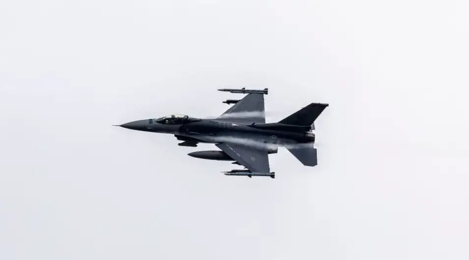 Украйна загуби изтребител F-16 при бойна мисия, пилотът се спаси